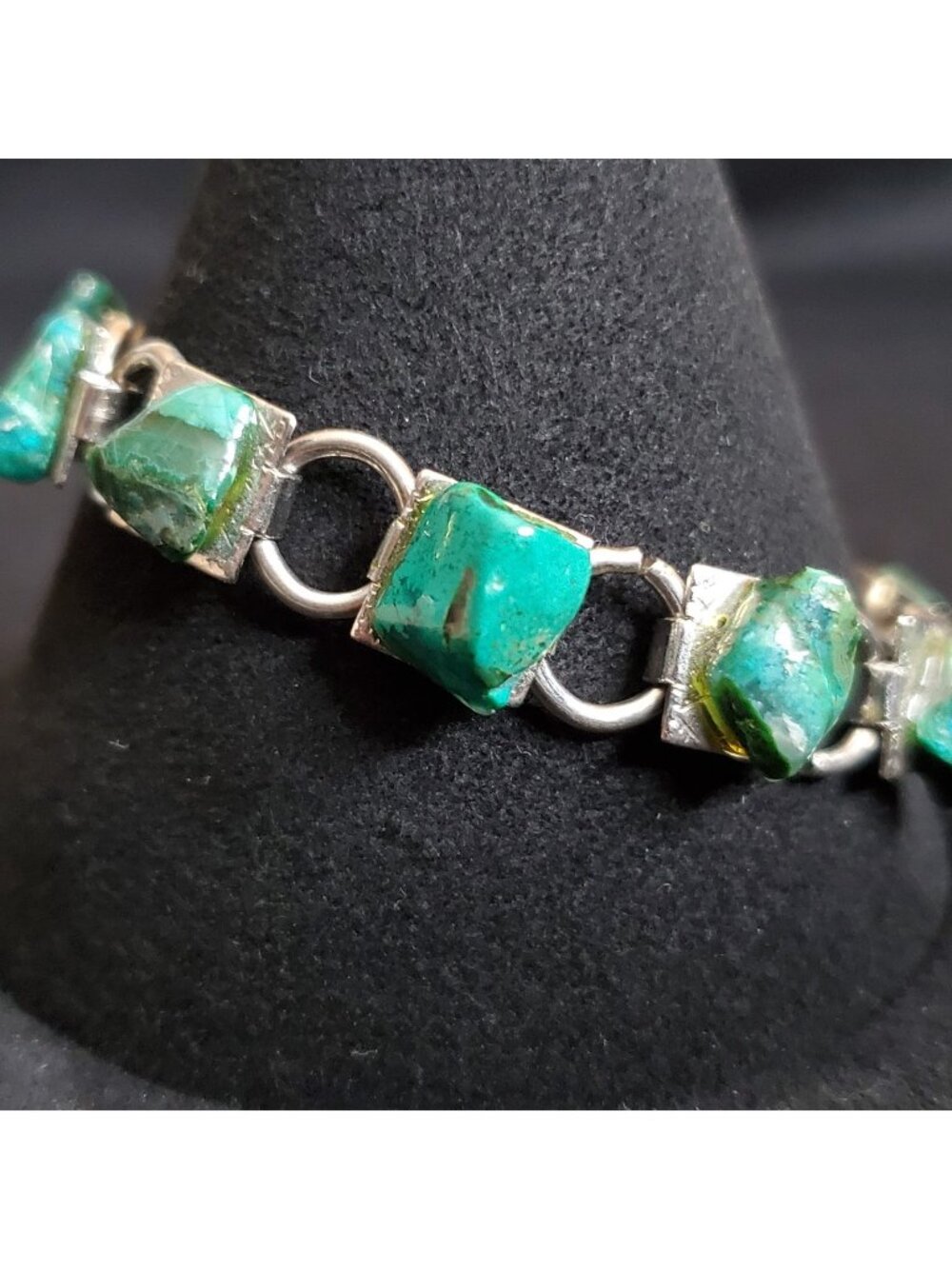 Vintage Stone Bead Bracelet Green Nugget Silver Tone Panel 7"